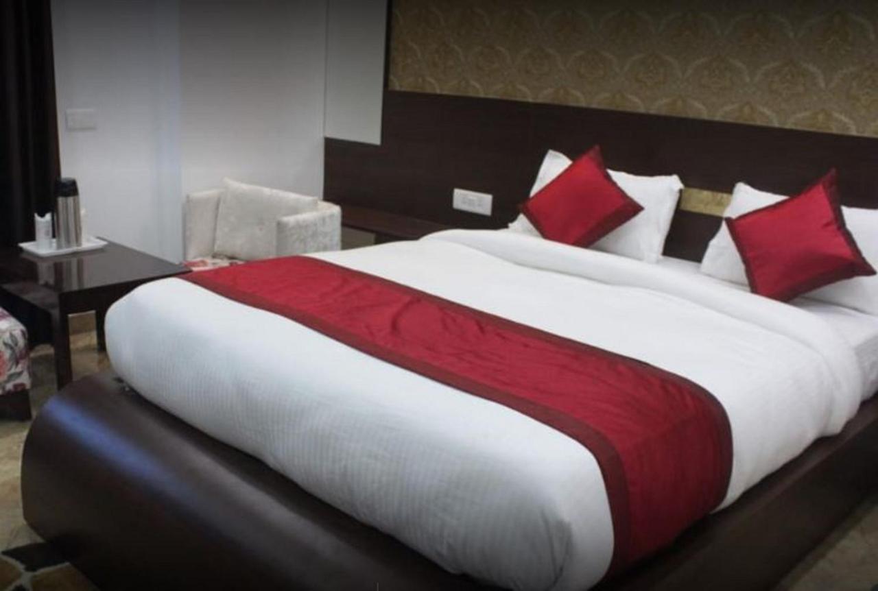 Hotel Golden Tulip Purnia Bagian luar foto
